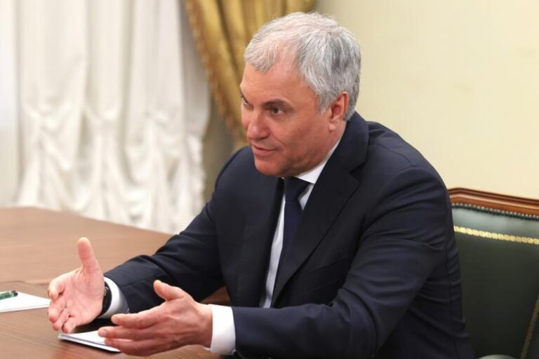 «Будущее в ваших руках»: Володин поздравил выпускников с окончанием школы