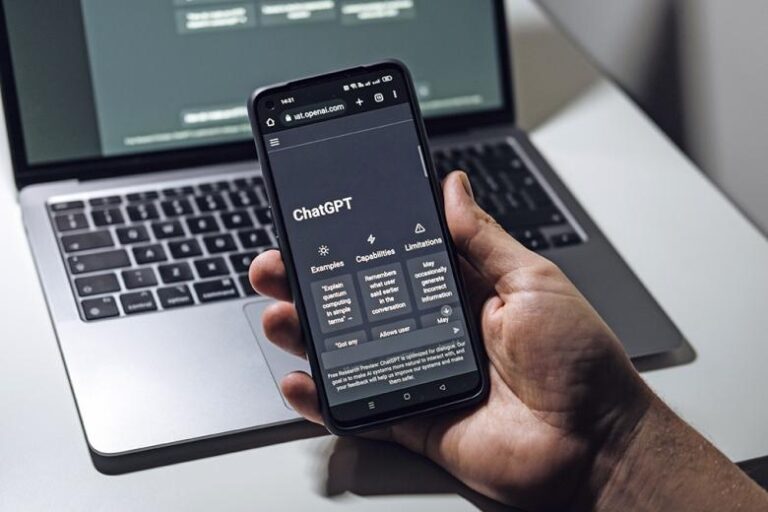 Глава Минцифры рассказал, какие разработки могут заменить в России ChatGPT