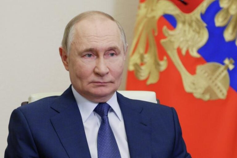 «Извините за простоту»: Путин не одобрил уровень зарплат в студотряде