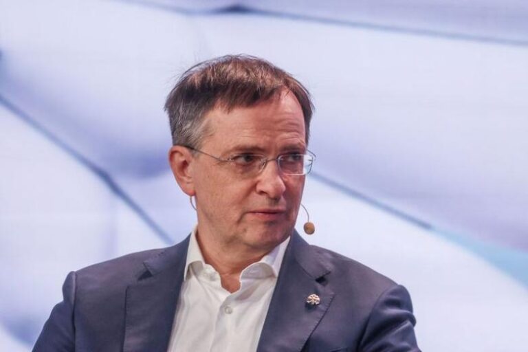 Мединский назвал ошибкой сравнение СВО с войной между Англией и Францией