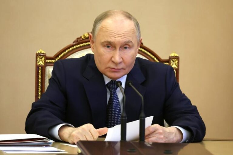 Путин освободил от миграционных требований одну категорию иностранцев