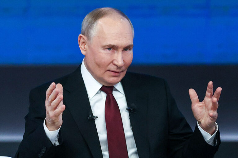 Путин предложил создать аналог Пушкинской карты для одной категории россиян