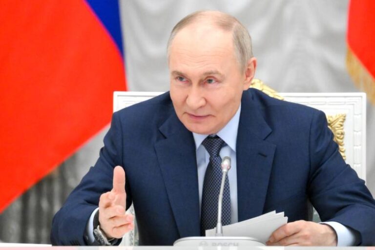 Путин присвоил звание Героя Труда физику-ядерщику