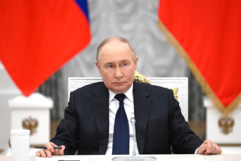 Путин призвал не готовить «под стол» в сфере новых технологий