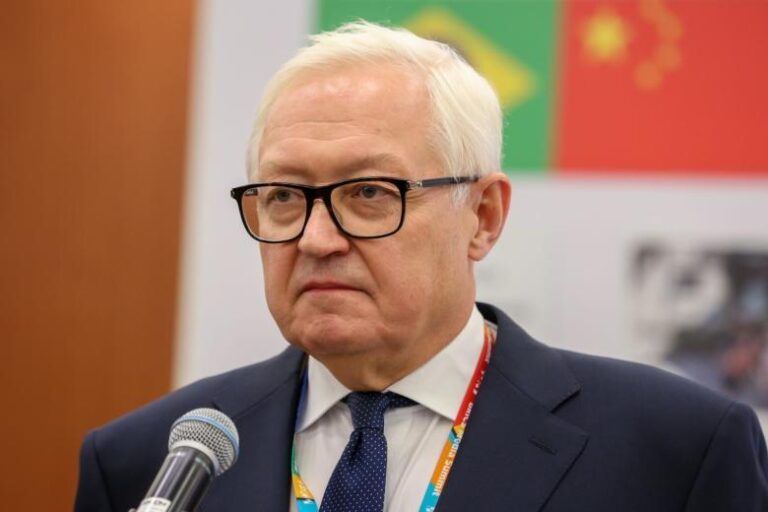 «Серьезная обеспокоенность»: Рябков о военно-биологической работе Запада