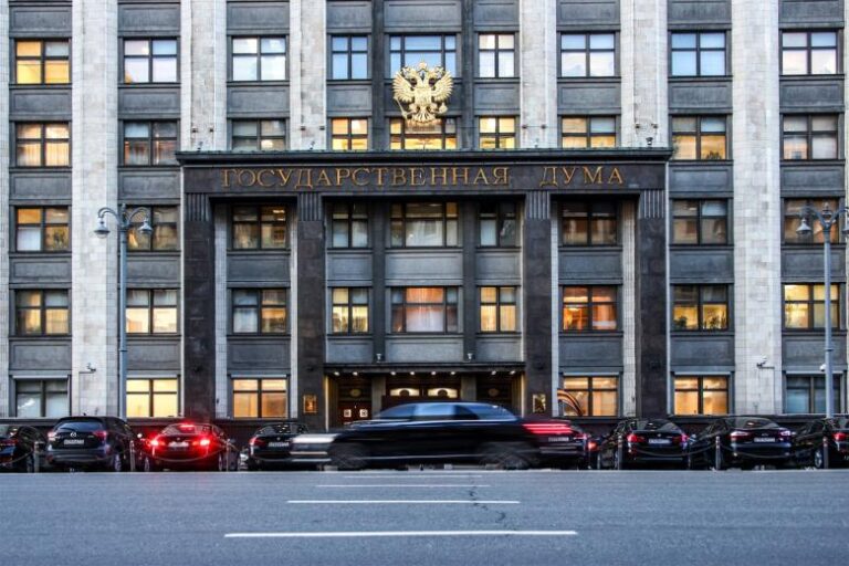 «Удар под дых»: в Госдуме оценили отказ Киева забирать тела военных