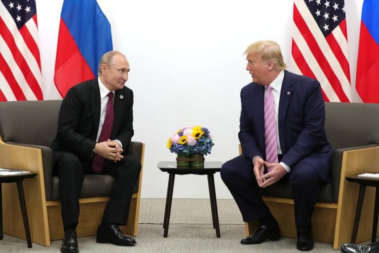 В Кремле рассказали, когда наступит момент для встречи Путина и Трампа