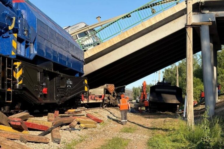 В Кремле высказались о ЧП с поездами под Курском и Брянском