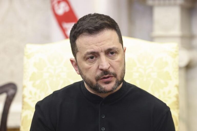 В Совфеде раскрыли, кто решает все вопросы по Украине за Зеленского