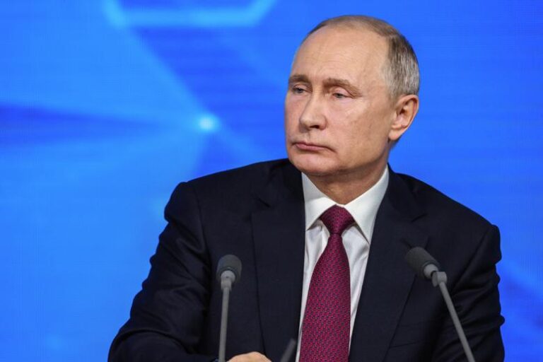 Путин поручил создать в России «Цифровой профиль иностранного гражданина»