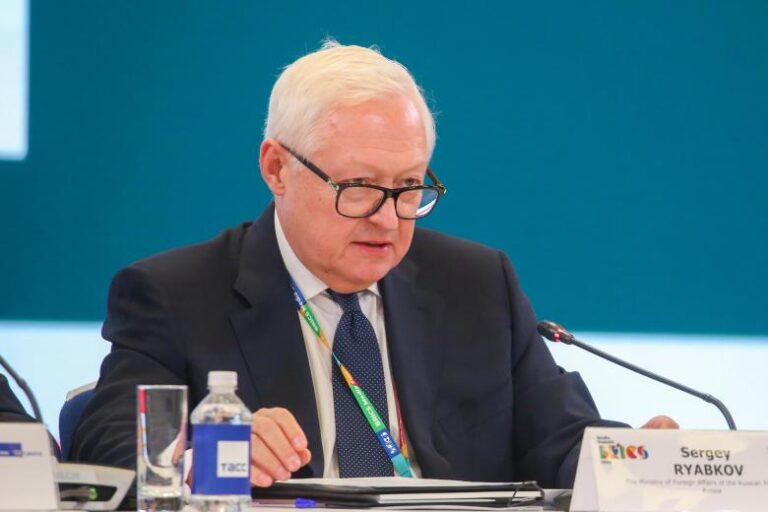 Рябков раскрыл реакцию США на предложение России возобновить прямые рейсы