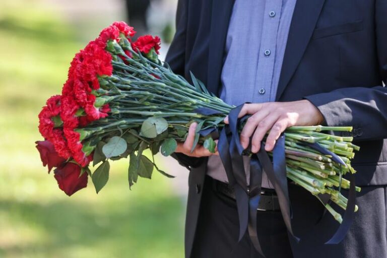 В Кремле объяснили отсутствие Путина на прощании со Старовойтом