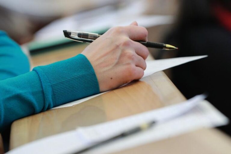 Власти России заявили об угрозе обеднения русского языка