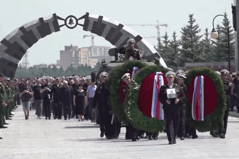 Замглавкома ВМФ России проводили в последний путь