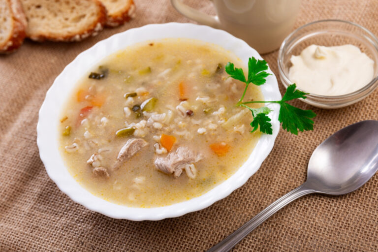 Как приготовить ленинградский рассольник с перловкой и картофелем