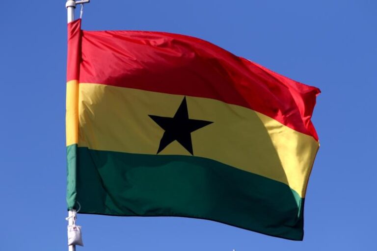 Министр обороны Ганы погиб при крушении военного вертолета