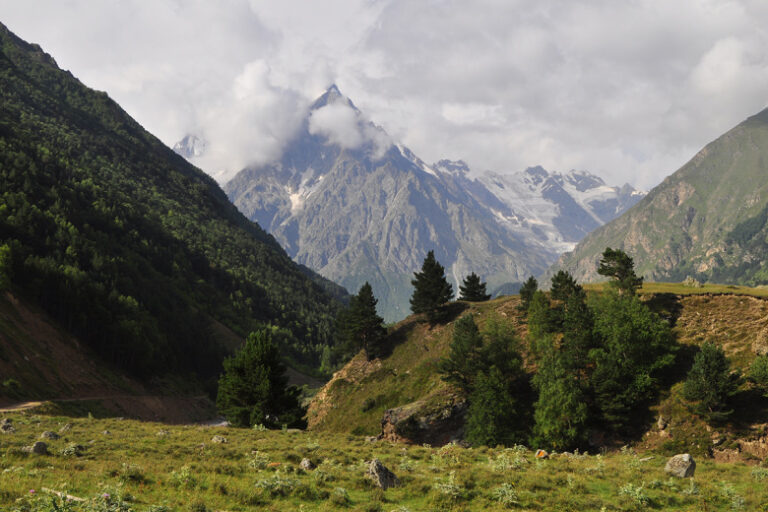 Тело погибшего под камнепадом в Кабардино-Балкарии альпиниста эвакуировали