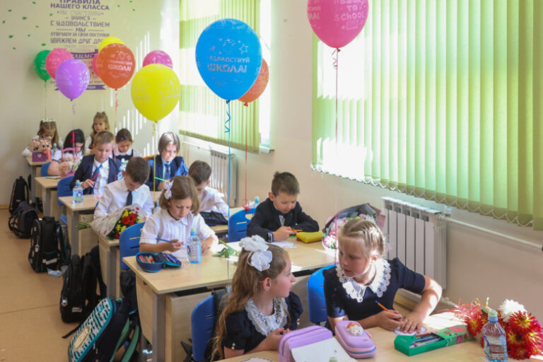 В Госдуме озвучили максимальную стоимость подарка для учителей