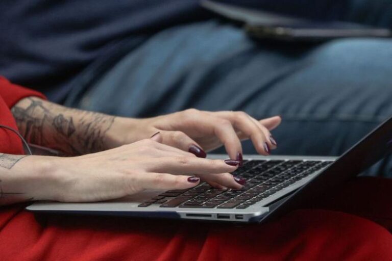 В Госдуме поддержали идею маркировать контент от ИИ