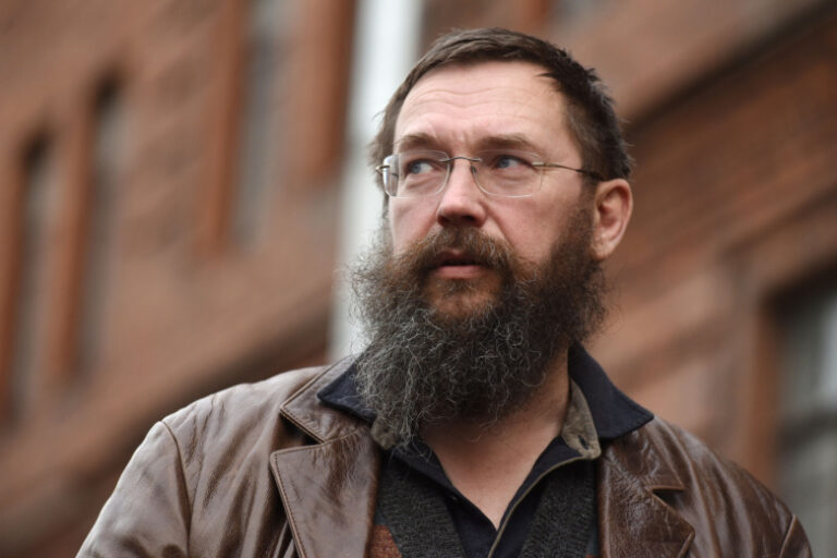 Стерлигов нарисовал маркерами «усовершенствованную» таблицу истории