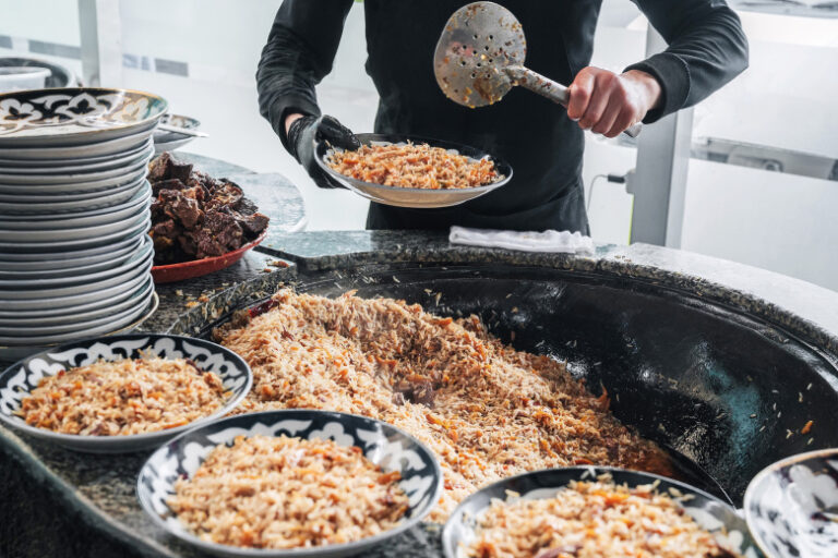 Узбекский плов в казане — три рецепта для настоящих гурманов