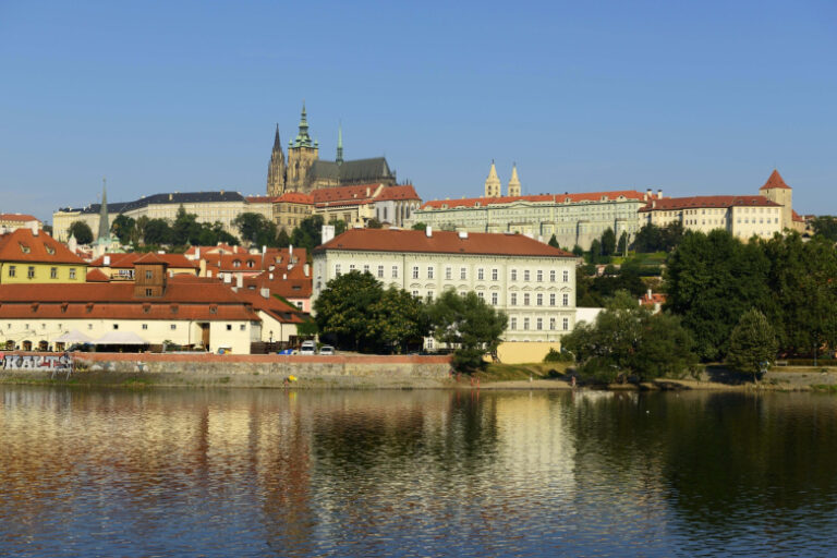 В АТОР опровергли слухи о маскировочных визах Чехии для россиян