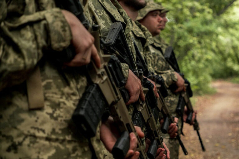 Военэксперт объяснил переброску войск ВСУ к российскому приграничью