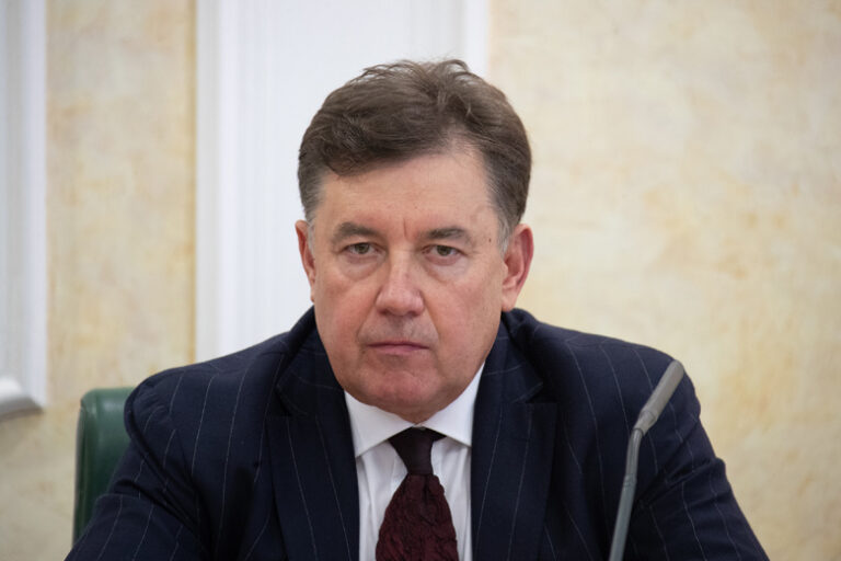 Высшая коллегия сняла с Момотова полномочия верховного судьи