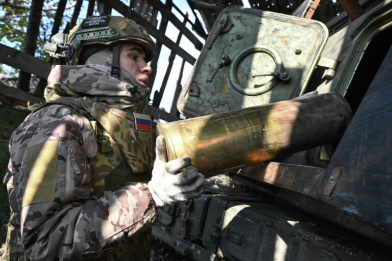 Артиллерия и БПЛА сровняли с землей вражеские опорники в ДНР