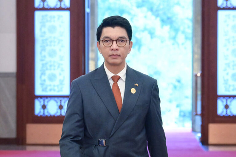 Беглый президент Мадагаскара пошел на необычный шаг на фоне протестов