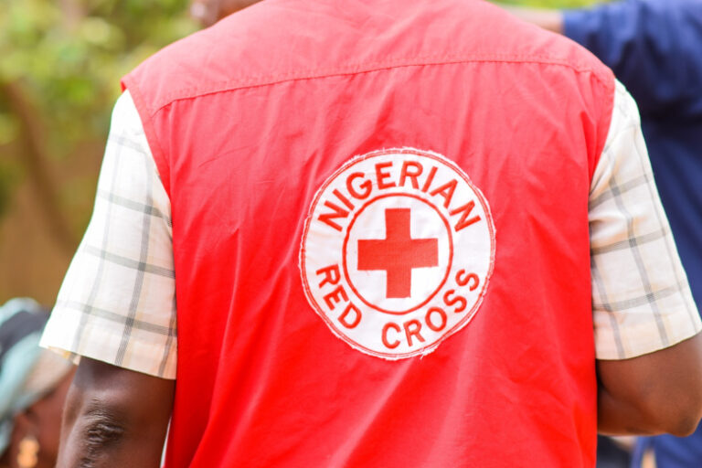 Чиновник не смог пережить секс с тремя женщинами