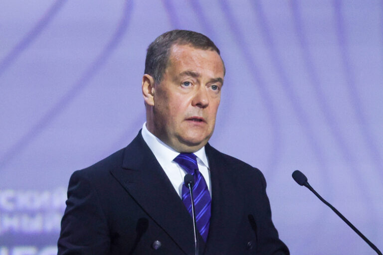 Медведев заявил о личной связи с Курской областью