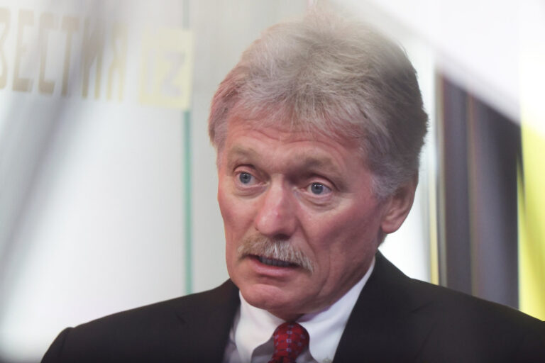 Песков указал на попытки ряда стран отойти от исторической общности с РФ