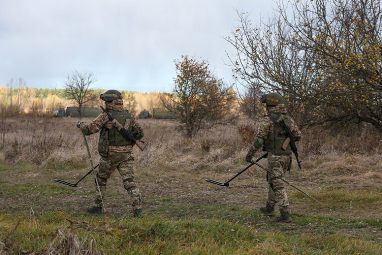 Саперы метр за метром очищают Курскую область от «подарков» ВСУ