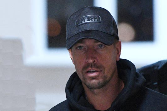 Суд признал запрещенными публикации секс-коуча Алекса Лесли