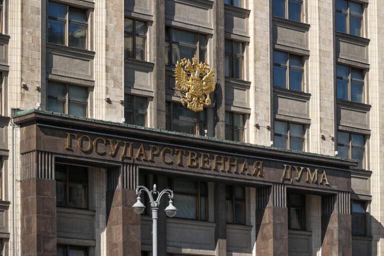 В Госдуме призвали наказать звезду ММА, исполнившего гимн Украины