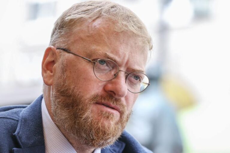 Милонов призвал депутатов отказаться от западных костюмов