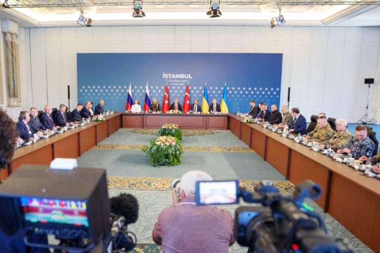 «Особо хвастаться нечем»: Песков ответил Киеву на выпад против Мединского