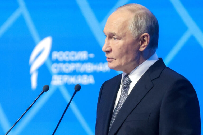 Путин назвал количество спортивных объектов в стране