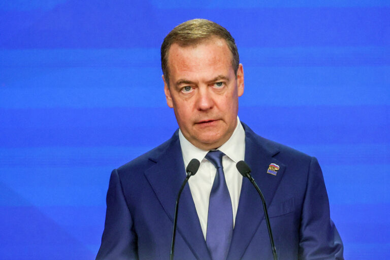 «Тем страшнее будет конец»: Медведев сделал громкое предупреждение Украине