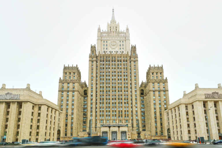 В МИД отреагировали на эксгумацию советских моряков с помощью экскаваторов