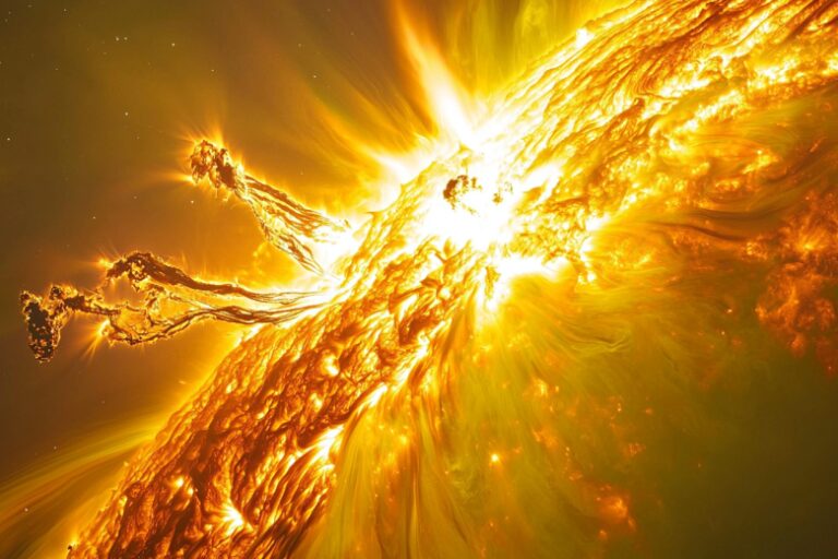 От Солнца оторвался «безумный клубок»