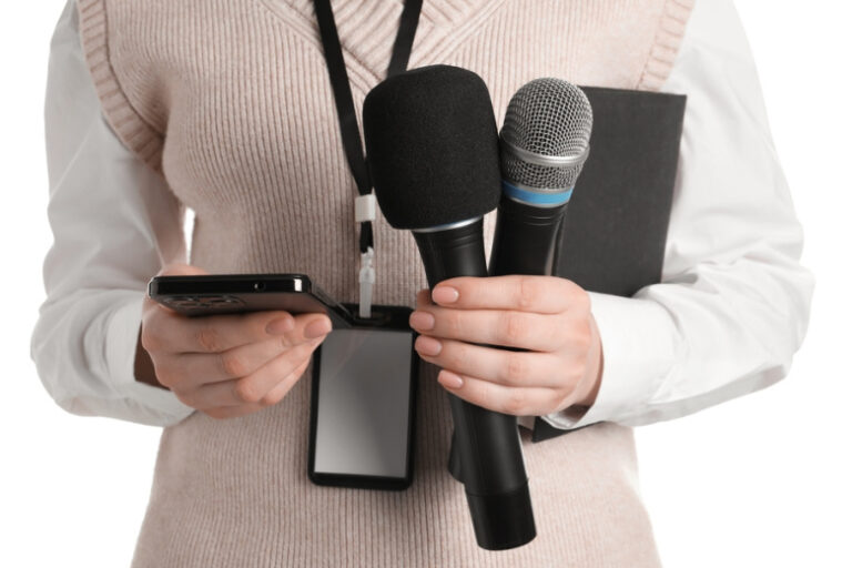 Психоаналитик раскрыла, зачем знаменитости используют черный пиар