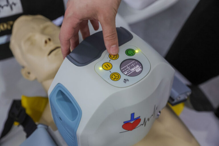 Умный экзоскелет, особенный шлем, протезы: топ-5 новинок для ветеранов СВО