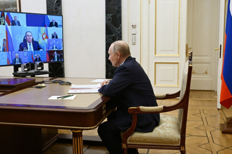 Песков ответил на вопрос о втором совещании Путина с Совбезом