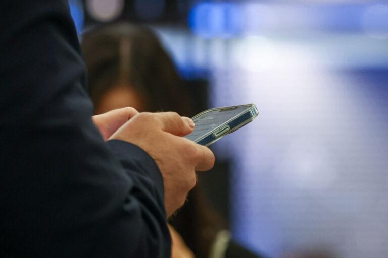 Почему не работает мобильный интернет сегодня, 12 января: где сбои в России