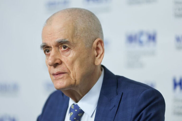 В Госдуме оценили идею Онищенко ограничить потребление алкоголя в сериалах