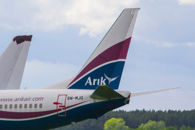 Появились кадры, как у Boeing 737-700 в полете развалился двигатель