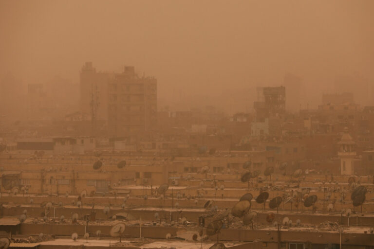 Сильнейшая песчаная буря накрыла российских туристов в Египте