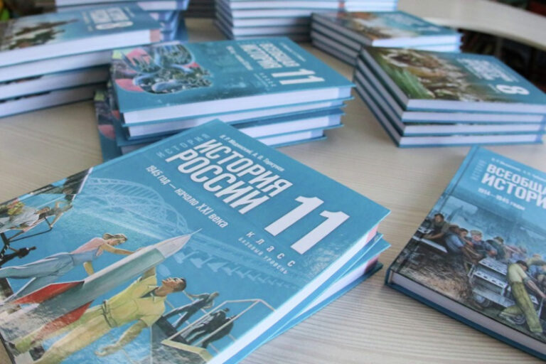 В России подготовили к выпуску весь цикл учебников для старшей школы